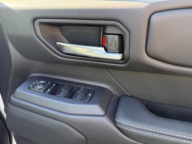 ランドクルーザー２５０ ＶＸ　７人乗り　　チルト＆電動ムーンルーフ　トヨタチームメイト　アドバンストドライブ　パノラミックビューモニター　デジタルインナーミラー　ブラインドスポットモニター　ヒッチメンバー（48枚目）