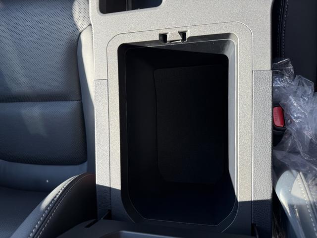 ランドクルーザー２５０ ＶＸ　７人乗り　　チルト＆電動ムーンルーフ　トヨタチームメイト　アドバンストドライブ　パノラミックビューモニター　デジタルインナーミラー　ブラインドスポットモニター　ヒッチメンバー（79枚目）