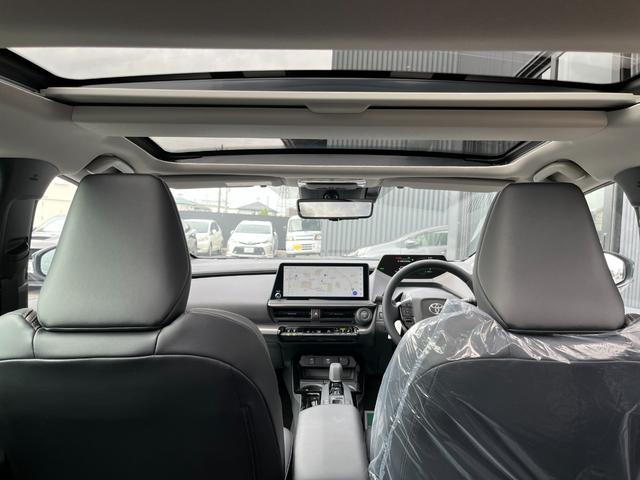 プリウス Ｚ　４ＷＤ　Ｅ－Ｆｏｕｒ　パノラマルーフ　パノラミックビューモニター　デジタルインナーミラー　前後方録画機能　トヨタチームメイトアドバンストパーク　ブラインドスポットモニター　寒冷地仕様（4枚目）