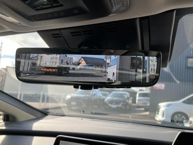 プリウス Ｚ　４ＷＤ　Ｅ－Ｆｏｕｒ　パノラマルーフ　パノラミックビューモニター　デジタルインナーミラー　前後方録画機能　トヨタチームメイトアドバンストパーク　ブラインドスポットモニター　寒冷地仕様（6枚目）