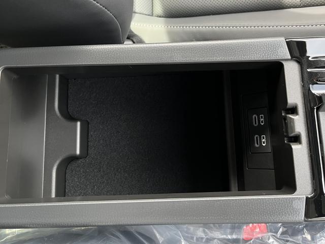 プリウス Ｚ　４ＷＤ　Ｅ－Ｆｏｕｒ　パノラマルーフ　パノラミックビューモニター　デジタルインナーミラー　前後方録画機能　トヨタチームメイトアドバンストパーク　ブラインドスポットモニター　寒冷地仕様（40枚目）