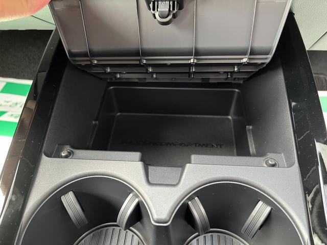 プリウス Ｚ　４ＷＤ　Ｅ－Ｆｏｕｒ　パノラマルーフ　パノラミックビューモニター　デジタルインナーミラー　前後方録画機能　トヨタチームメイトアドバンストパーク　ブラインドスポットモニター　寒冷地仕様（42枚目）