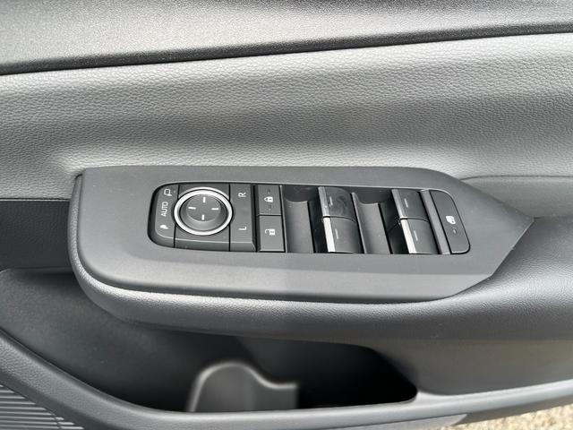 プリウス Ｚ　４ＷＤ　Ｅ－Ｆｏｕｒ　パノラマルーフ　パノラミックビューモニター　デジタルインナーミラー　前後方録画機能　トヨタチームメイトアドバンストパーク　ブラインドスポットモニター　寒冷地仕様（46枚目）