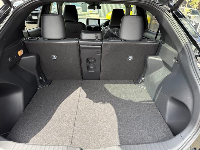 ヤリスクロス ハイブリッドZ アダプティブハイビームシステム トヨタチームメイト アドバンストパーク パノラミックビューモニター ハンズフリーバックドア カラーヘッドアップディスプレイ アクセサリーコンセント クルーズコントロール(62枚目)