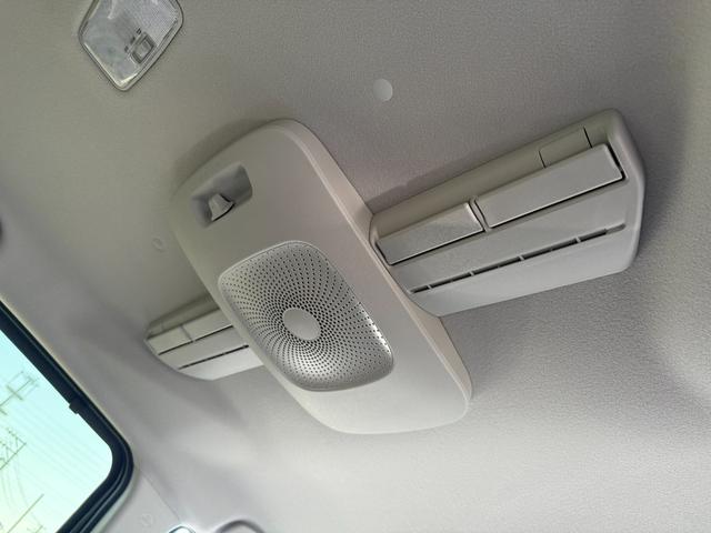 シエンタ ハイブリッドＺ　改良後　７人乗り　コンフォートパッケージ　パノラミックビューモニター　前後方録画機能付　ブラインドスポットモニター　両側電動スライドドア　電動パーキングブレーキ　天井サーキュレーター（5枚目）