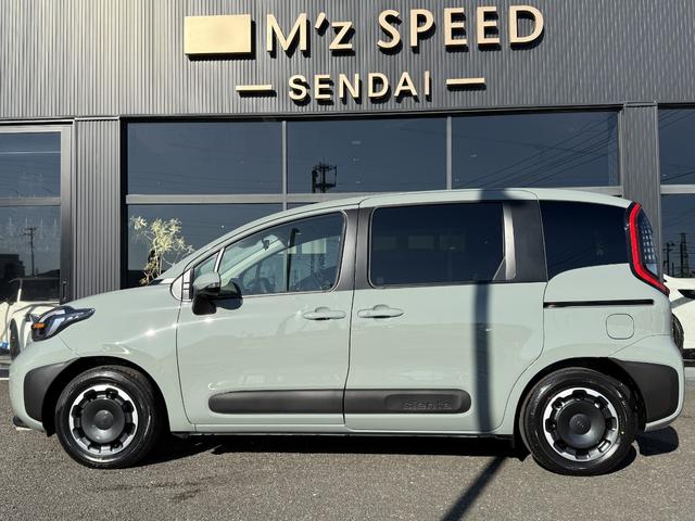 シエンタ ハイブリッドＺ　改良後　７人乗り　コンフォートパッケージ　パノラミックビューモニター　前後方録画機能付　ブラインドスポットモニター　両側電動スライドドア　電動パーキングブレーキ　天井サーキュレーター（15枚目）