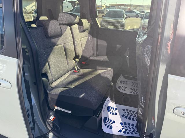 シエンタ ハイブリッドＺ　改良後　７人乗り　コンフォートパッケージ　パノラミックビューモニター　前後方録画機能付　ブラインドスポットモニター　両側電動スライドドア　電動パーキングブレーキ　天井サーキュレーター（57枚目）