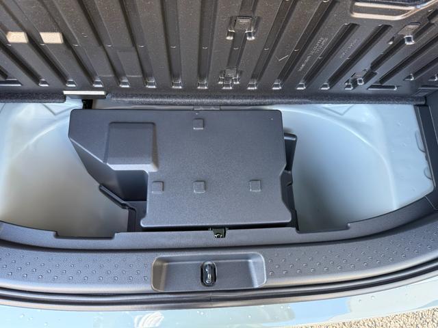 シエンタ ハイブリッドＺ　改良後　７人乗り　コンフォートパッケージ　パノラミックビューモニター　前後方録画機能付　ブラインドスポットモニター　両側電動スライドドア　電動パーキングブレーキ　天井サーキュレーター（61枚目）