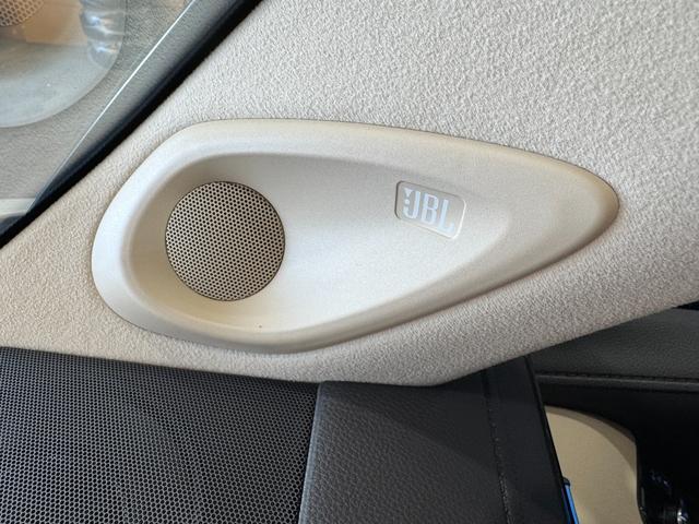 �f�B�X�v���C�I�[�f�B�I�{�i�a�k�v���~�A���T�E���h�V�X�e���Ȃ̂ŁA�P�S�̃X�s�[�J�[�Ŏ����S�̂ɗ͋��������܂��B