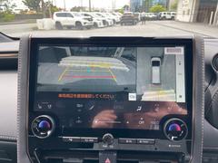 パノラミックビューモニター付きで前方・左右・後方の確認が出来るので、ミニバンの運転が不慣れな方でも安心です。 5