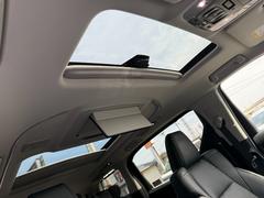 ツインムーンルーフも付いているので車内の開放感もあります。 5