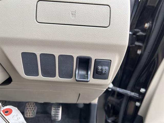 ミラ Ｘスペシャル　４ＷＤマニュアル　５速　キーレスエントリー　ＭＴ　盗難防止システム　ＡＢＳ　ＣＤ　アルミホイール　衝突安全ボディ　エアコン　パワーステアリング（7枚目）