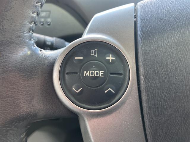 プリウス S ETC バックカメラ ナビ TV アルミホイール オートライト CVT スマートキー アイドリングストップ 電動格納ミラー 盗難防止システム CD ミュージックプレイヤー接続可 衝突安全ボディ ABS(4枚目)