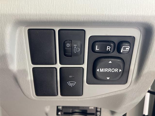 プリウス S ETC バックカメラ ナビ TV アルミホイール オートライト CVT スマートキー アイドリングストップ 電動格納ミラー 盗難防止システム CD ミュージックプレイヤー接続可 衝突安全ボディ ABS(10枚目)