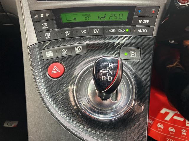 プリウス Ｓツーリングセレクション・Ｇ’ｓ　トヨタ純正ナビ＆フルセグＴＶ　ミラーリング機能　バックカメラ　Ｇ’ｓフルエアロ　ＥＴＣ　スマートキー　シャークアンテナ　オートライト（28枚目）
