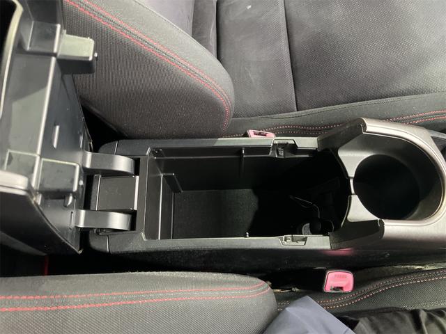 プリウス Ｓツーリングセレクション・Ｇ’ｓ　トヨタ純正ナビ＆フルセグＴＶ　ミラーリング機能　バックカメラ　Ｇ’ｓフルエアロ　ＥＴＣ　スマートキー　シャークアンテナ　オートライト（30枚目）