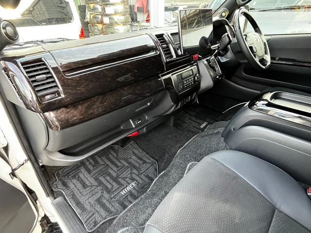 ハイエースバン スーパーＧＬ　ダークプライムＩＩ　ワンオーナー４ＷＤ寒冷地仕様　ＢＩＧ－Ｘナビ　レカロ　純正エンジンスターター　Ｇｅｎｂ足回りローダウン　フルエアロ　リアスポイラー　クルーズコントロール　ドラレコ　フロア　スピーカー＆ツィーター（22枚目）