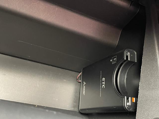 カスタム RS ハイパーSAIII 夏タイヤ新品交換 純正8インチメモリーナビ DVD再生 フルセグテレビ ブルートゥース ETC シートヒーター Fドラレコ オートハイビーム LEDオートライト ステアリングスイッチ 全方位カメラ(16枚目)
