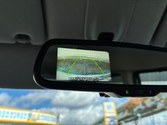 お車の駐車が苦手な方も安心のバックモニター付きです。左右の間隔の確認やバックのし過ぎも画面で見て確認できるので安心です。あると嬉しい装備ですね♪目視も忘れずに！ 4