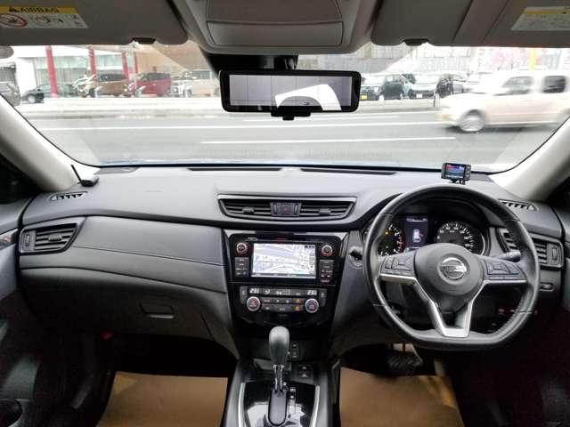 エクストレイル ２．０　２０Ｘｉ　２列車　４ＷＤ　プロパイロット　純正ナビ　ＥＴＣ（3枚目）