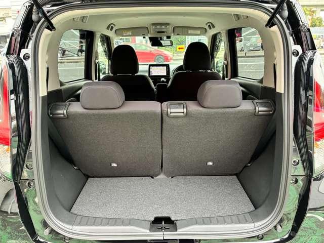 【ラゲッジスペース】広いラゲッジスペースは、日々のお買い物やご家族とのレジャーにも便利にお使いいただけます♪