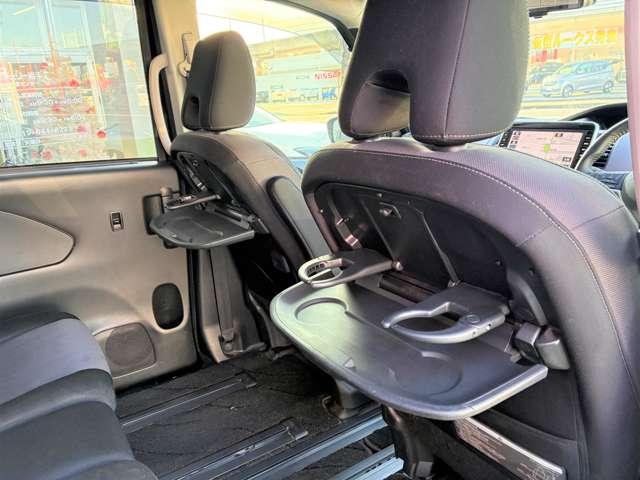 セレナ ２．０　ハイウェイスター　Ｖ　４ＷＤ　プロパイロット　純正９インチナビ（11枚目）