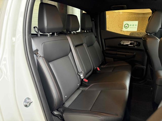 トライトン ＧＳＲ　フロントリフトアップ　ＹＯＫＯＨＡＭＡジオランダーＡ／Ｔ４　ＭＫＷ　Ｍ２０４　コヨーテブロンズ　１７インチＡＷ　ＥＧＲバグガード　ブラックフロントグリル　スマートフォン連携９インチナビ　ＴＶアンテナキ（10枚目）