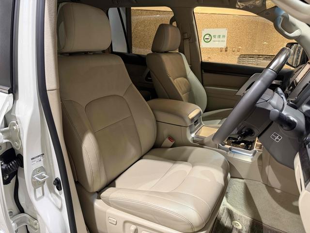 ランドクルーザー AX Gセレクション 走行2万キロ台 フルノーマル エアロステップ サイドメッキモール 純正18インチAW 純正フルセグナビ バックカメラ トヨタセーフティセンス レーダークルーズコントロール ベージュ内装(8枚目)