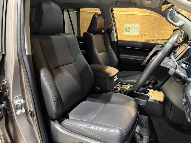 ランドクルーザープラド TX Lパッケージ マットブラックエディション 7人乗り 黒内装 JAOSリフトアップサスペンション YOKOHAMAジオランダーMTタイヤ 北米TRD17インチAW 木目調ステアリング KENWOOD9インチナビ バックカメラ チルト&スライド電(8枚目)