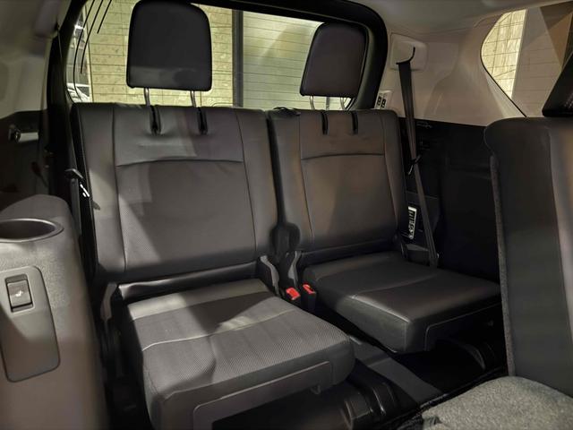 ランドクルーザープラド TX Lパッケージ マットブラックエディション 7人乗り 黒内装 JAOSリフトアップサスペンション YOKOHAMAジオランダーMTタイヤ 北米TRD17インチAW 木目調ステアリング KENWOOD9インチナビ バックカメラ チルト&スライド電(11枚目)