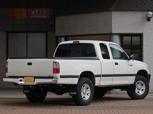 Ｔ１００ ＳＲ５　エクストラキャブ　買取直販　純正ホワイト　ロール式トノカバー　ＦＡＬＫＥＮワイルドピークＡＴ　トヨタ純正１６インチＡＷ　ベンチシート６人乗り　ＬＥＣＡＲＲＡステアリング　カロッツェリア７インチナビ　バックカメラ　サンル（3枚目）