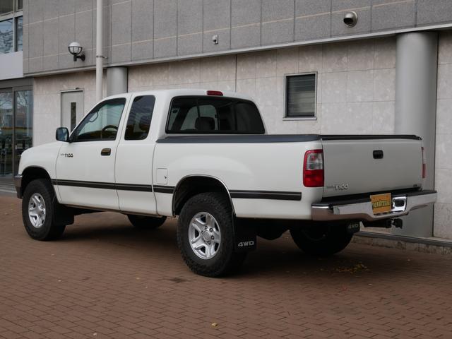 Ｔ１００ ＳＲ５　エクストラキャブ　買取直販　純正ホワイト　ロール式トノカバー　ＦＡＬＫＥＮワイルドピークＡＴ　トヨタ純正１６インチＡＷ　ベンチシート６人乗り　ＬＥＣＡＲＲＡステアリング　カロッツェリア７インチナビ　バックカメラ　サンル（6枚目）