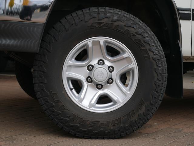 Ｔ１００ ＳＲ５　エクストラキャブ　買取直販　純正ホワイト　ロール式トノカバー　ＦＡＬＫＥＮワイルドピークＡＴ　トヨタ純正１６インチＡＷ　ベンチシート６人乗り　ＬＥＣＡＲＲＡステアリング　カロッツェリア７インチナビ　バックカメラ　サンル（8枚目）