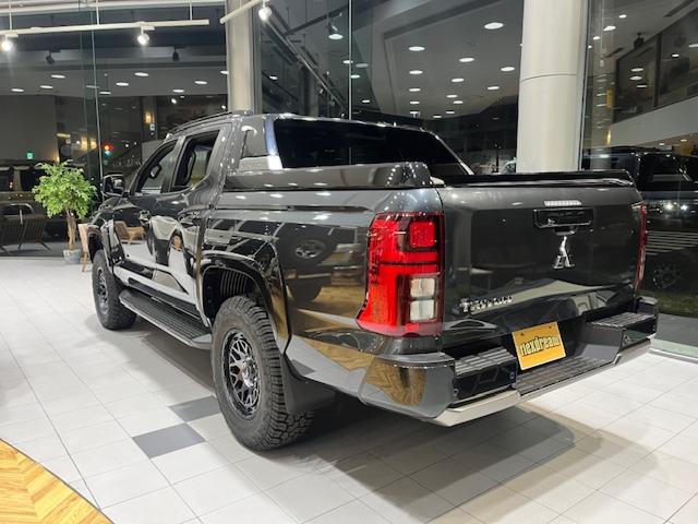 トライトン ＧＳＲ　ＬＡＤＤＥＲ　ＦＲＡＭＥ電動トノカバー　フロントリフトアップ　ナイトロパワーＭ２９スティンガーアルミ　ＹＯＫＯＨＡＭＡジオランダーＸＡＴ　スタイリングバー（3枚目）