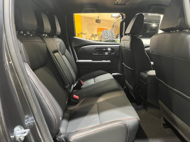 トライトン ＧＳＲ　ＬＡＤＤＥＲ　ＦＲＡＭＥ電動トノカバー　フロントリフトアップ　ナイトロパワーＭ２９スティンガーアルミ　ＹＯＫＯＨＡＭＡジオランダーＸＡＴ　スタイリングバー（4枚目）