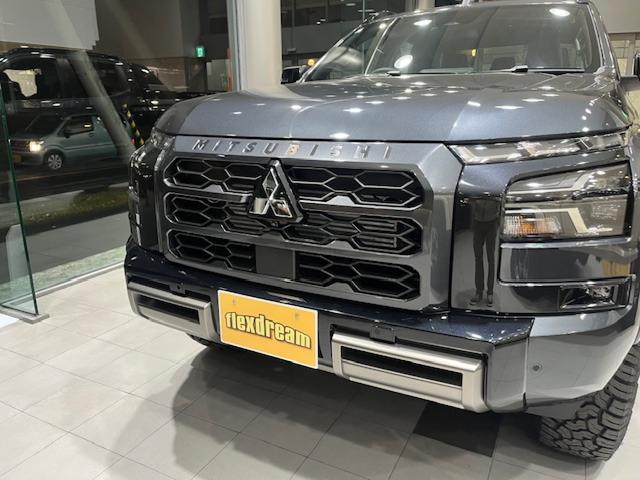 トライトン ＧＳＲ　ＬＡＤＤＥＲ　ＦＲＡＭＥ電動トノカバー　フロントリフトアップ　ナイトロパワーＭ２９スティンガーアルミ　ＹＯＫＯＨＡＭＡジオランダーＸＡＴ　スタイリングバー（5枚目）