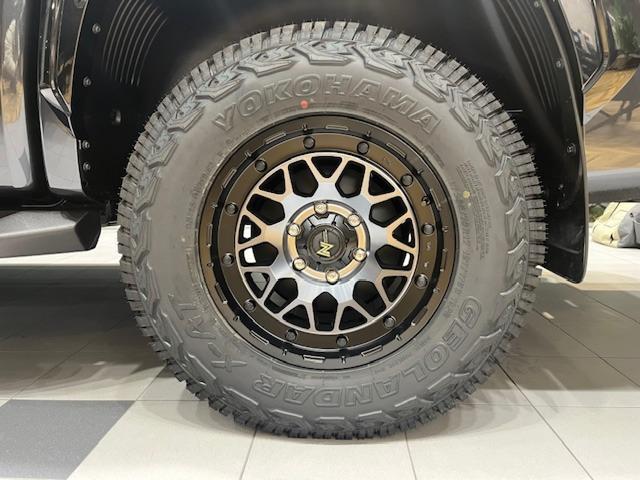 トライトン ＧＳＲ　ＬＡＤＤＥＲ　ＦＲＡＭＥ電動トノカバー　フロントリフトアップ　ナイトロパワーＭ２９スティンガーアルミ　ＹＯＫＯＨＡＭＡジオランダーＸＡＴ　スタイリングバー（6枚目）