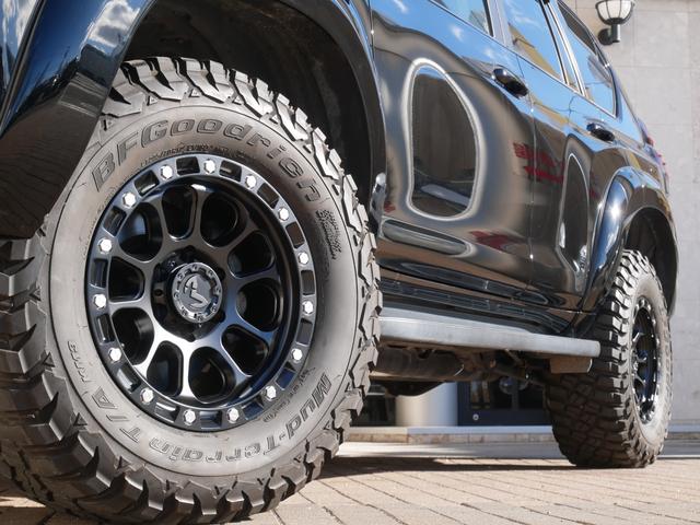 ランドクルーザープラド TX Lパッケージ・ブラックエディション 2インチリフトアップ BFグッドリッチMTタイヤ MKW M204ブラックキャット17インチAW 50mmワイドオーバーフェンダー TOYOTAロゴグリル カロッツェリア9インチフルセグナビ バックカ(9枚目)