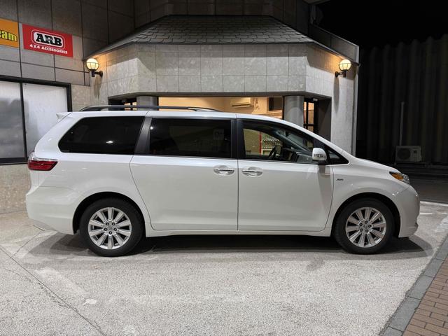 シエナ XLE グレー内装 ウインカー付き電動格納ドアミラー 純正18インチAW サンルーフ スマートキー&プッシュスタート 両側パワースライドドア&パワーバックドア ALPINE9インチフルセグナビ フリップダウン(2枚目)