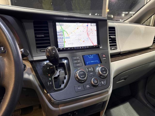 シエナ XLE グレー内装 ウインカー付き電動格納ドアミラー 純正18インチAW サンルーフ スマートキー&プッシュスタート 両側パワースライドドア&パワーバックドア ALPINE9インチフルセグナビ フリップダウン(6枚目)