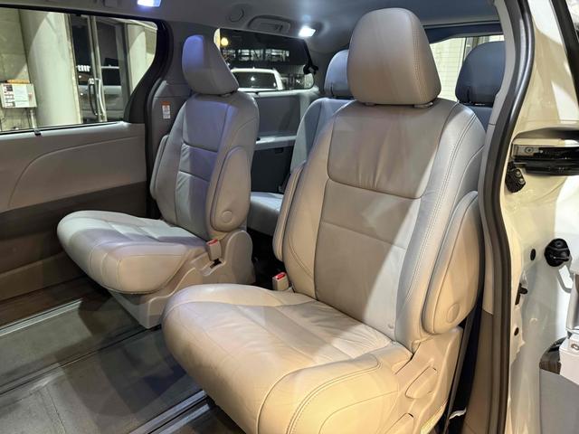 シエナ XLE グレー内装 ウインカー付き電動格納ドアミラー 純正18インチAW サンルーフ スマートキー&プッシュスタート 両側パワースライドドア&パワーバックドア ALPINE9インチフルセグナビ フリップダウン(9枚目)