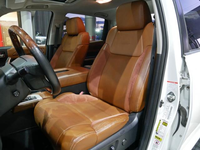 タンドラ クルーマックス　１７９４エディション　ＦＡＬＫＥＮワイルドピークＡＴタイヤ　ＸＤ　ＭＯＮＳＴＥＲ　２０インチＡＷ　ＳＮＵＧＴＯＰハードトノカバー　純正ベッドライナー　純正サイドステップ　純正オーディオ　フロント・サイド・バックカメラ　チル（2枚目）