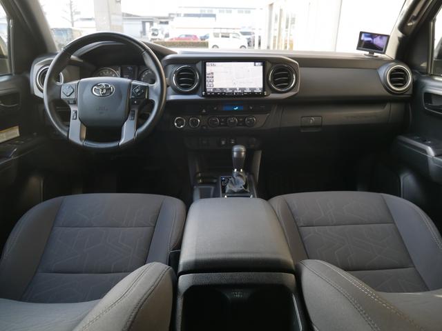 タコマ ダブルキャブ　ＴＲＤオフロード　リフトアップ　ＢＦグッドリッチＡＴ　ＭＥＴＨＯＤ　ＭＲ３０５　１６インチＡＷ　ＰＲＩＮＳＵルーフラック　ＬＥＥＲシャッター式トノカバー　ＡＬＰＩＮＥフルセグナビ　バックカメラ　トヨタセーフティセンス　（13枚目）