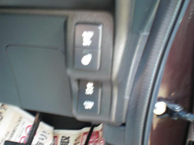 Ｎ－ＢＯＸスラッシュ Ｘ　車検２年　４ＷＤ　衝突被害軽減ブレーキ　プッシュスタート　電格ミラー　オートクルーズ　シートヒーター　ステアリングヒーター　ナビ　フルセグ　ＣＤ　ＤＶＤ　ＥＴＣ　スタットレ　スマートキー　社外アルミ（16枚目）