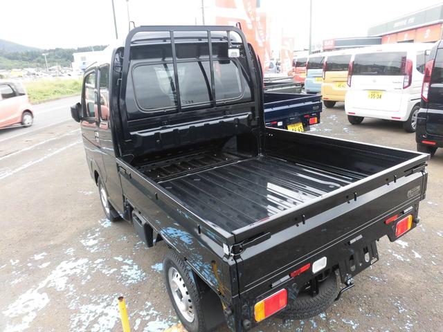 スーパーキャリイ Ｘ　４ＷＤ　届出済み未使用車　セーフティサポート付き　ＡＴ車　キーレス　エアコン　パワステ　パワーウィンドウ　スペアタイヤ　フォグランプ（7枚目）