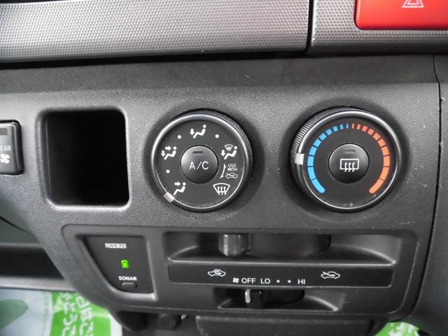 ハイエースワゴン ＧＬ　４ＷＤ　ナビ　バックカメラ　ＥＴＣ　フリップダウンモニター　パワースライドドア　オートライト　ロッドホルダー　エアコン　パワステ（11枚目）