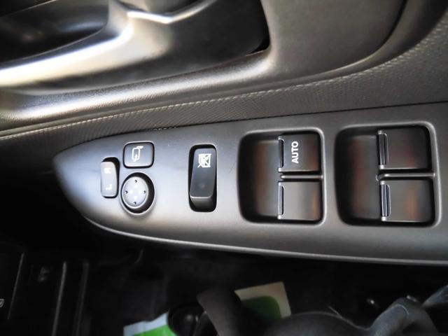 ワゴンＲスマイル ハイブリッドＳ　４ＷＤ　届出済み未使用車　セーフティサポート付き　ツートンカラー　左側パワースライドドア　プッシュスタート　オートライト　オートエアコン　パワステ（32枚目）