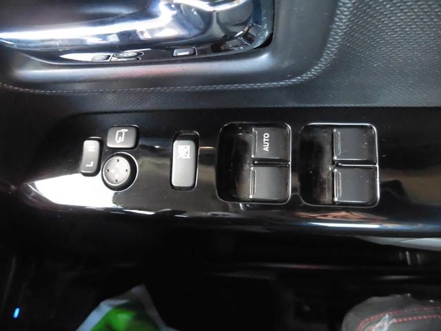 スペーシアカスタム ハイブリッドＸＳターボ　４ＷＤ　ナビ　ＥＴＣ　両側パワースライドドア　プッシュスタート　クルーズコントロール　ターボ　オートライト　オートエアコン　シートヒーター（29枚目）