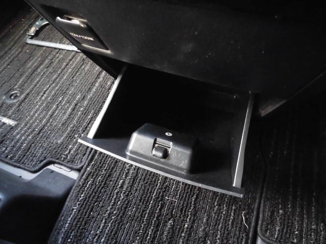 ヴェルファイア 2.5Z 4WD 純正ナビ バックカメラ ETC 両側パワースライドドア 7人乗り オートライト オートエアコン フリップダウンモニター(17枚目)