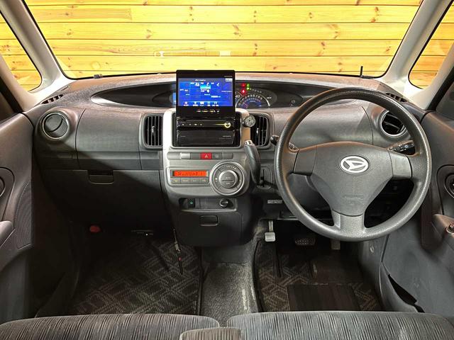 タント Ｇ　４ＷＤ／禁煙車／電動スライドドア／社外ＬＥＤヘッドライト／純正アルミスタッドレス／社外ＨＤＤナビ／オートエアコン／電動格納ミラー／スマートキー／エンジンスターター付属（5枚目）